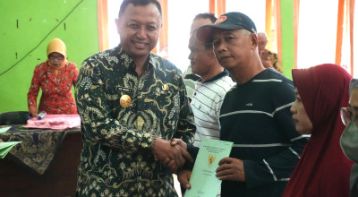Penyerahan Sertifikat PTSL, Wujud Pemkab Kediri Percepat Legalitas Hak Aset Warga