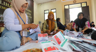 KPU Blitar Kekurangan 710 Surat Suara,  Rampungkan Proses Sortir dan Lipat