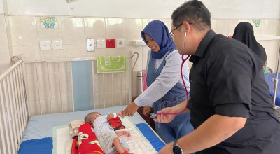 Kondisi Terkini Bayi Tanpa Anus di Ponorogo Pascaoperasi Kolostomi