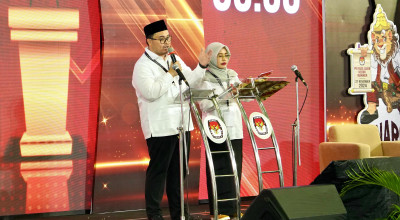 Pakai Sepatu Lokal Kediri di Debat Terakhir, Mas Dhito Tegaskan Dukungannya untuk UMKM