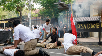 Melihat Aksi Heroik Pahlawan Kemerdekaan dalam Drama Kolosal SMA 2 Surabaya