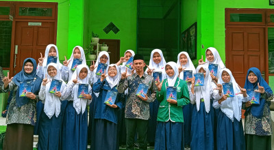 Hari Guru Nasional, SMP Buana Waru Sidoarjo Launching Antologi Cerpen
