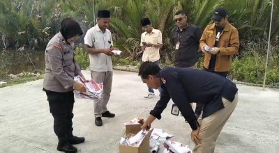 KPU Bangkalan Musnahkan 300 Surat Suara Rusak