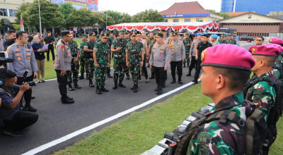 Kapolri dan Panglima TNI Tinjau Kesiapan Pengamanan Pilkada Serentak di Jatim