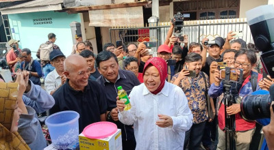 Cagub Jatim Risma Nyoblos Dapat Doorprize Minyak Goreng