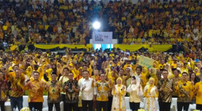 Adies Kadir Kuningkan DBL Arena, 100 Ribu Relawan Siap Menangkan Khofifah - Emil