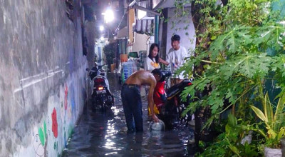 Banjir yang Melanda Perkampungan Bungurasih Sidoarjo Belum Surut