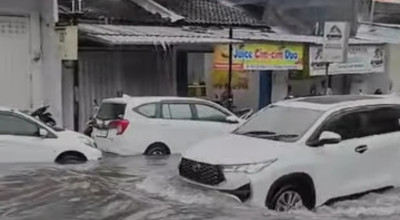 Jember Kota Dikepung Banjir, Sejumlah Ruas Jalan Tergenang Air Setinggi 1 Meter