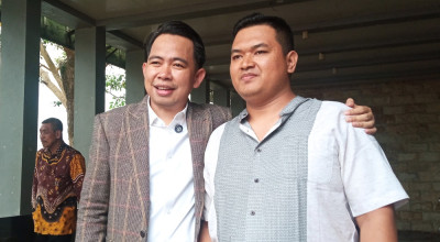 Gus Fawait Beri Motivasi Wisudawan STIA Pembangunan Jember: Buktikan Dirimu!