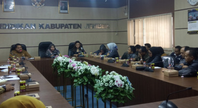 5 Berita Trending Pekan Ini: Polemik Guru di Jember Tak Digaji 10 Bulan