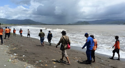 Perahu Dihantam Ombak Pantai Selatan, Nelayan Ambulu Jember Hilang