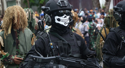 FOTO: Kemeriahan Parade Alutsista Angakatan Laut di Surabaya