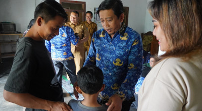 Tim Gabungan Dampingi Sulung, Korban Selamat dari Keracunan Sekeluarga di Kediri