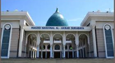 Tak Hanya Doa dan Zikir, Masjid Al-Akbar Surabaya Gelar Genzi Night Spectacular
