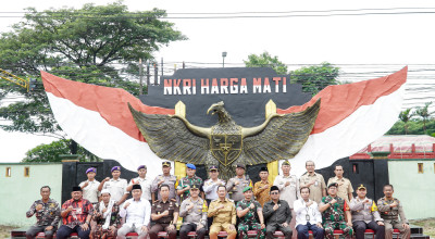 Melihat Gagahnya Monumen Sang Garula di Makodim 0812 Lamongan