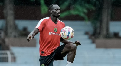 Sesumbar Uston Nawawi Jelang Laga Persebaya Surabaya Vs Arema FC di GBT