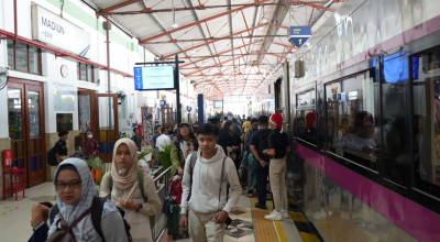 72.140 Tiket Keberangkatan Kereta Api dari Stasiun Madiun Terjual di Libur Natal