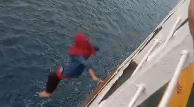 Wanita Jember Ceburkan Diri ke Laut dari Atas Kapal di Selat Bali