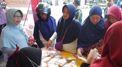 Jelang Nataru, Warga Serbu Pasar Murah di Bangkalan