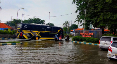 Terminal Purabaya Sidoarjo Tergenang Banjir di Masa Libur Panjang