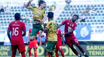 FOTO: Kekalahan Pertama Persebaya Surabaya di Kandang