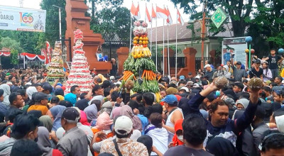 Makna Simbolik 3 Gunungan Sedekah Bumi di Hari Jadi Sidoarjo ke-166