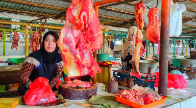 Dampak PMK, Penjualan Daging Sapi di Pasar Induk Porong Sidoarjo Turun Drastis