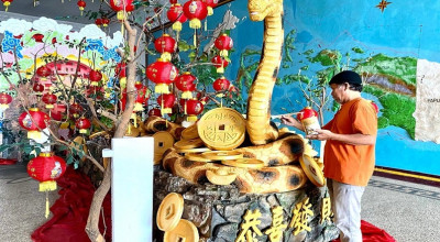 Mengenal Pematung Shio Ular di Klenteng Kwan Sing Bio Tuban