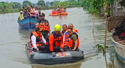 Pj Gubernur Jatim Sidak Sungai Kedung Peluk Candi Sidoarjo, Ini Temuannya