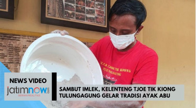 Video: Sambut imlek, Kelenteng Tjoe Tik Kiong Tulungagung Gelar Tradisi Ayak Abu