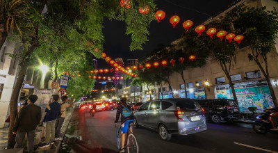 Surabaya Mulai Bersolek Imlek 2025, Lampion hingga Neon Box Hiasi Kota