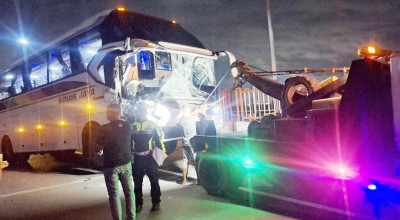 Bus Sinar Jaya Seruduk Truk di Jembatan Suramadu, Begini Kondisi Sopirnya