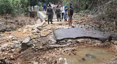 Jembatan Penghubung 2 Desa di Tanah Merah Bangkalan Rusak usai Hujan Semalaman