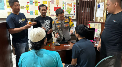 Pria asal Jember, Kampret Diringkus Polisi saat Cangkruk di Indomaret