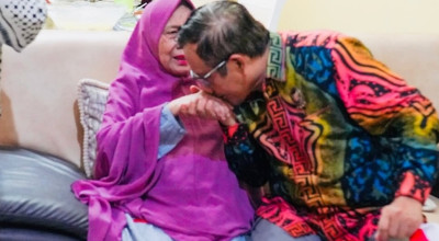 Pemakaman Ibunda di Pamekasan Tunggu Kedatangan Mahfud MD