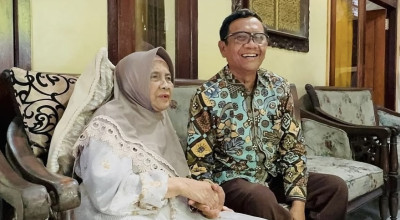 Mahfud MD Pimpin Salat Jenazah Ibunda