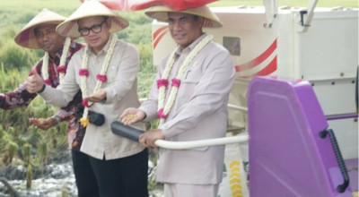 Mentan Beri Bantuan Alsintan ke Bangkalan, Percepat Swasembada Pangan