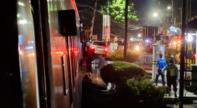 Minibus di Jember Hantam KA Wijayakusuma gegara Palang Perlintasan Tak Ditutup