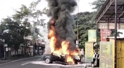 Mobil Terbakar usai Isi BBM di SPBU Tulungagung