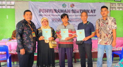 200 Warga Sawotratap Gedangan Sidoarjo Terima Sertifikat PTSL Awal Tahun 2025