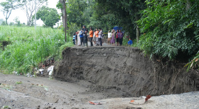 Pemkab Kediri Lakukan Penanganan Darurat Jalan Putus di Sepawon Plosoklaten
