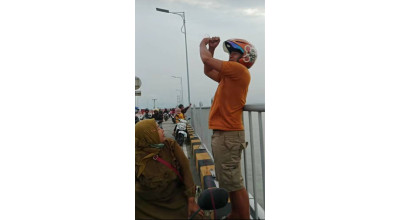 Meresahkan! Tali Senar Kembali Ditemukan Tergantung di Jembatan Suramadu