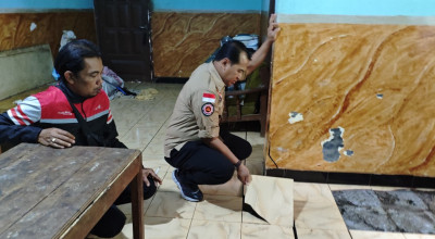 16 Rumah di Pasuruan Rusak Parah gegara Tanah Gerak, Warga Mengungsi ke Sekolah