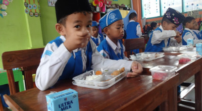 Ribuan Siswa Tulungagung Mulai Terima Makan Bergizi Gratis
