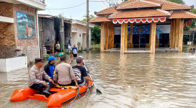 Luapan Sungai Mas Rendam 180 Rumah di Krian Sidoarjo