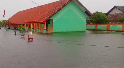 SDN Banjarasri dan Kedungbanteng Tanggulangin Sidoarjo Terendam Banjir