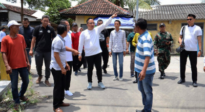 Hari Pertama Kerja, Wabup Gresik Tinjau Sekolah Rusak dan Sanitasi Rumah Warga