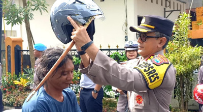 Operasi Semeru 2025, Polres Trenggalek Bagi-bagi Helm