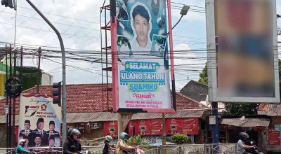 Baliho Selamat Ulang Tahun untuk Suami di Jember Curi Perhatian Publik