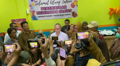 Zulhas Pantau Langsung Cek Kesehatan Gratis di Puskesmas Taman